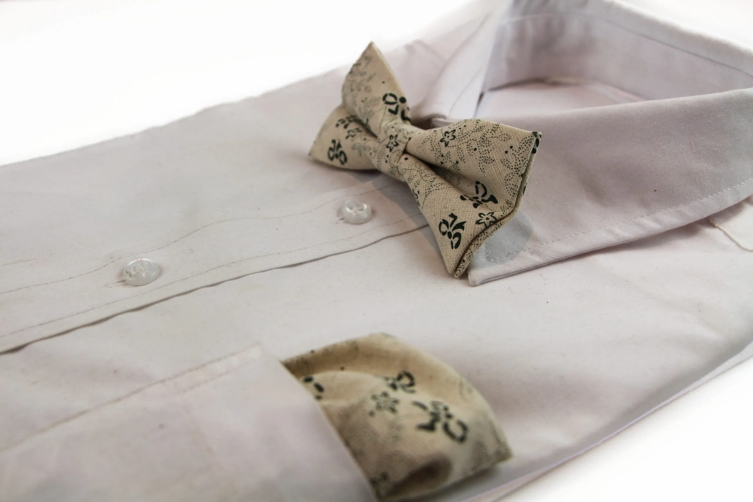 Mens Cream & Green Floral Bow Pattern Cotton Bow Tie & Pocket Square Set